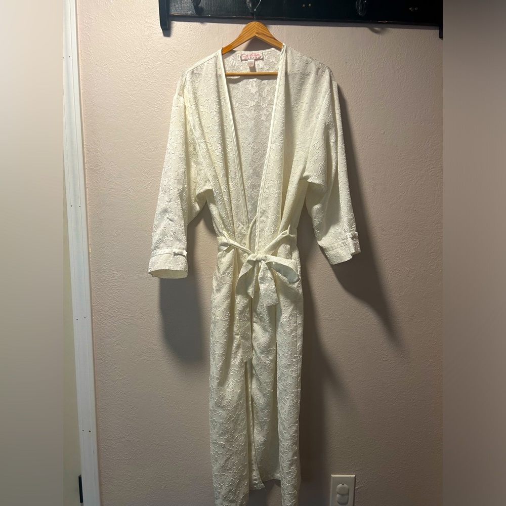 Vintage Oscar Dela Renta White Robe
